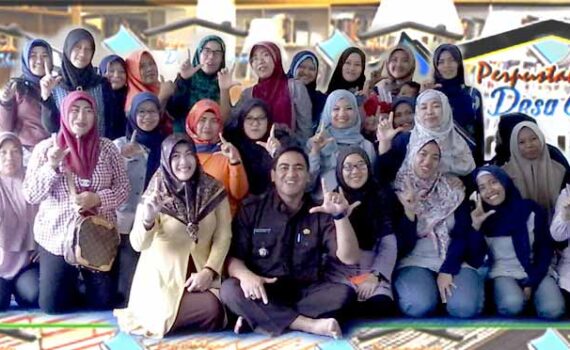Nonton Bareng di Perpustakaan Desa Ciburial