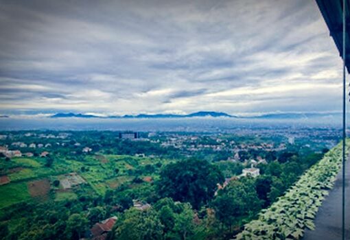 Menikmati Keindahan Alam Ciburial: Desa di Atas Awan Dekat Kota Bandung